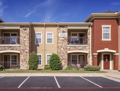 Parking at Colonial Grand at Canyon Creek luxury apartment homes in Austin, TX