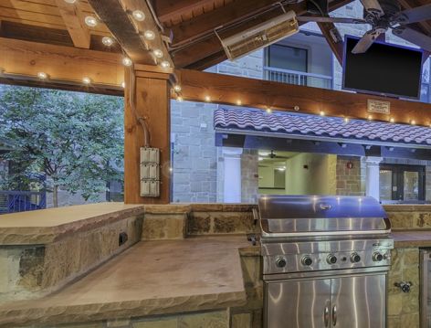 Outdoor grill area at Colonial Reserve at Frisco Bridges luxury apartment homes in Dallas, TX