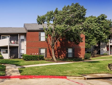 Exterior at Colonial Village at Grapevine luxury apartment homes in Grapevine, TX near Dallas
