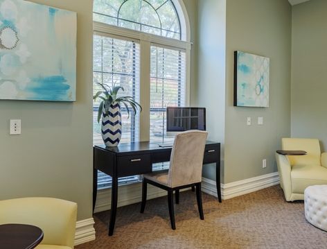 Business center at Colonial Village at Grapevine luxury apartment homes in Grapevine, TX near Dallas