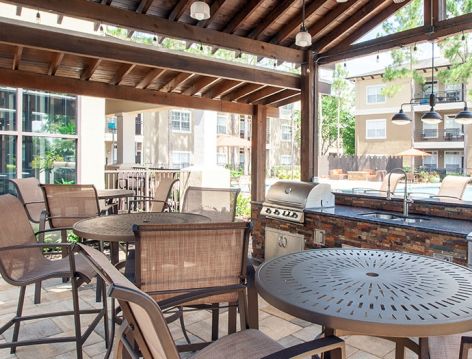 Outdoor entertaining area at Legacy Pines luxury apartment homes in Houston, TX
