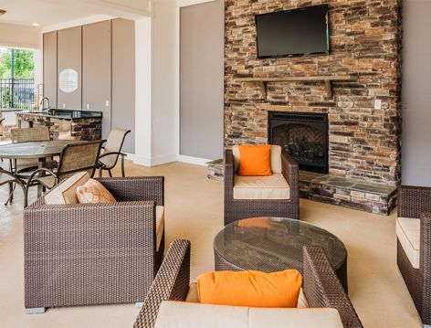 Outdoor lounge area at Stonefield Commons luxury apartments in Charlottesville, VA
