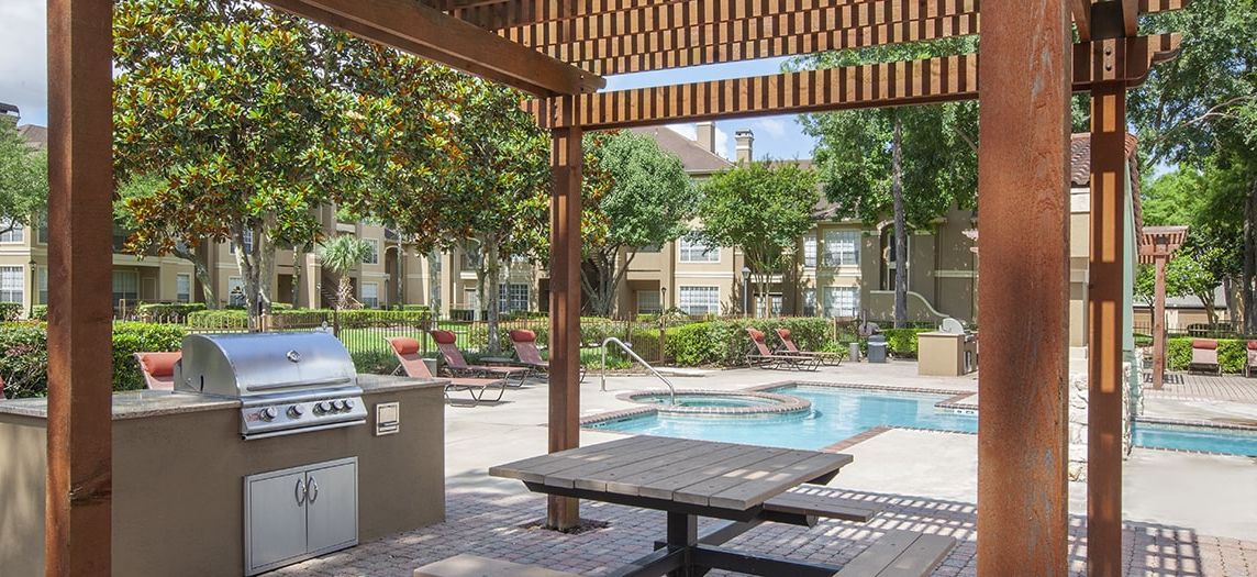 Ranchstone Luxury Apartments In Houston Tx Maa Outdoor Grill Area At Ranchstone Luxury Apartment Homes In Houston Tx