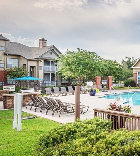 Pool at Colonial Grand at Hammocks luxury apartment homes in Savannah, GA