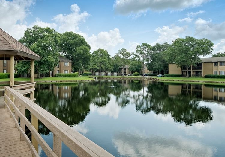 Gazebo at Woodhollow luxury apartment homes in Jacksonville, FL