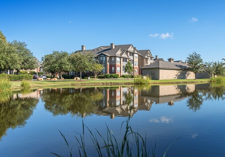 Lake 2 at Colonial Grand at Hammocks luxury apartment homes in Savannah, GA