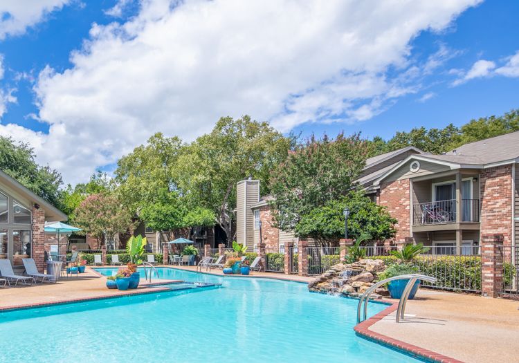 Pool 2 at Pear Orchard luxury apartment homes in Ridgeland, MS near Jackson