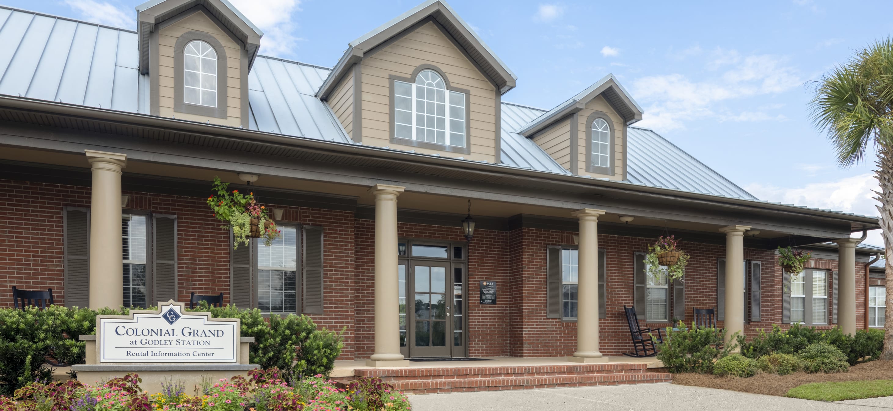 Colonial Grand at Godley Station Luxury Apartments for Rent Near