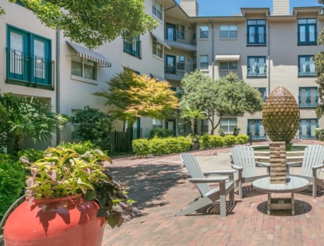 Courtyard at Post Square luxury apartment homes in Dallas, TX