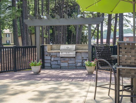Outdoor Entertainment Area at Colonial Village at Trussville luxury apartment homes in Birmingham, AL