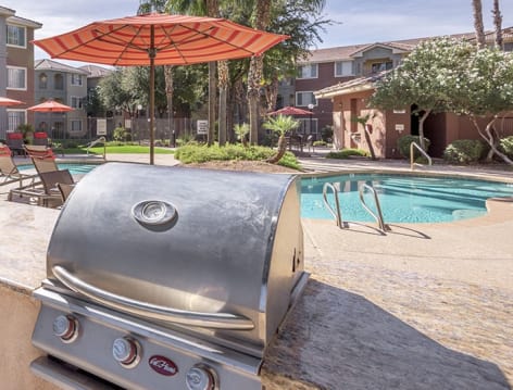 Grill at Colonial Grand at Inverness Commons luxury apartment homes in Phoenix, AZ