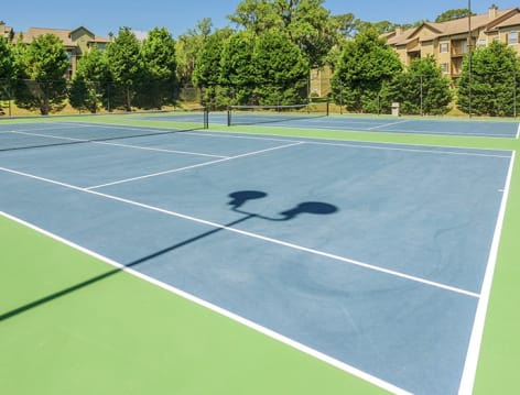 Tennis Court at The Oaks at Wilmington Island luxury apartment homes in Savannah, GA