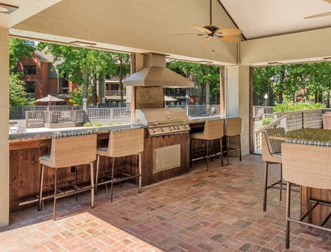 Grill Area at Lincoln on the Green luxury apartment homes in Memphis, TN