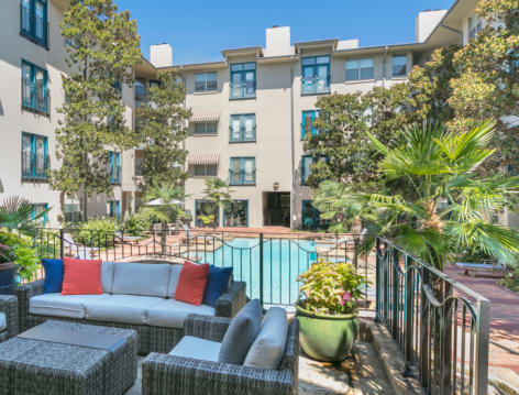 Outdoor Entertaining Area at Post Square luxury apartment homes in Dallas, TX