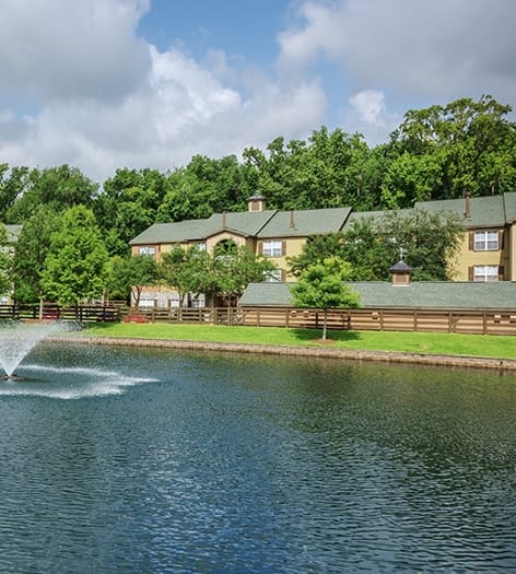 Lake at Verandas at Southwood luxury apartment homes in Tallahassee, FL