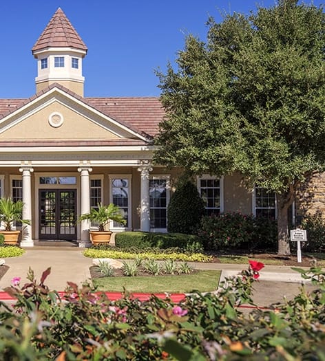 Exterior at Colonial Grand at Round Rock luxury apartment homes in Round Rock, TX