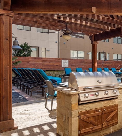 Outdoor grill area at Colonial Reserve at Medical District luxury apartment homes in Dallas, TX