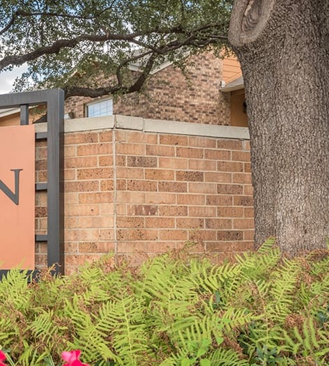 Signage at Deer Run luxury apartment homes in Carrollton, TX