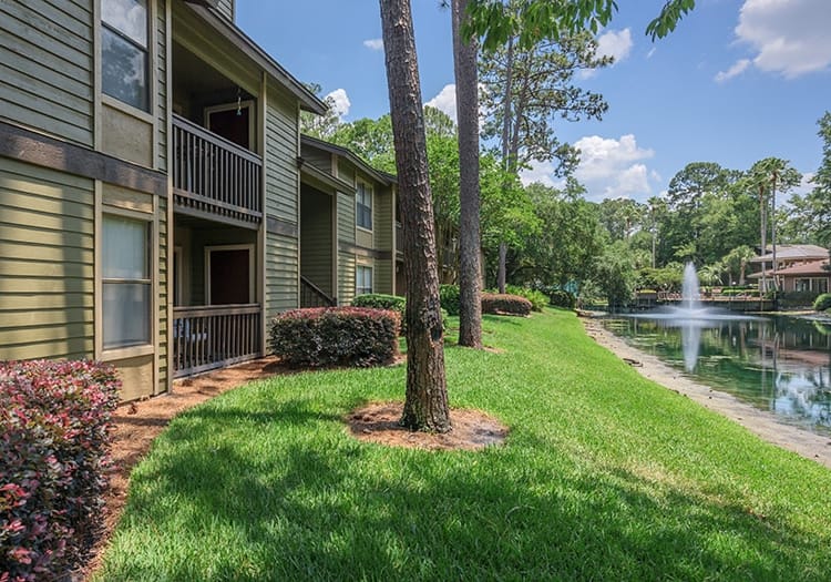 Exterior 3 at Coopers Hawk luxury apartment homes in Jacksonville, FL