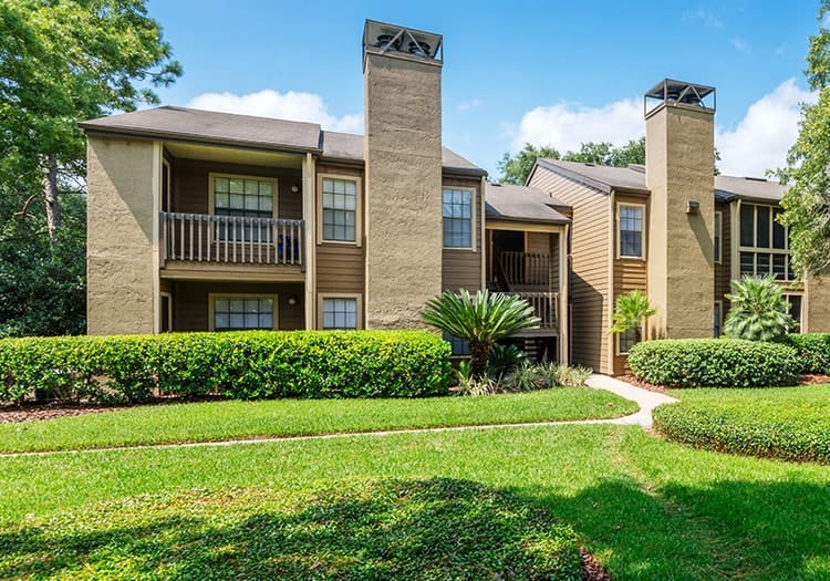 Exterior 2 at Lakeside Apartments luxury apartment homes in Jacksonville, FL