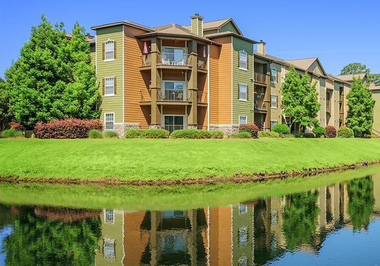 Lake at The Oaks at Wilmington Island luxury apartment homes in Savannah, GA