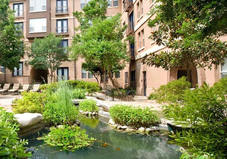 The courtyard at Post Addison Circle luxury apartment homes in Dallas, TX