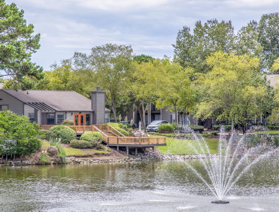 Lake View at Reflection Pointe luxury apartment homes in Jackson, MS