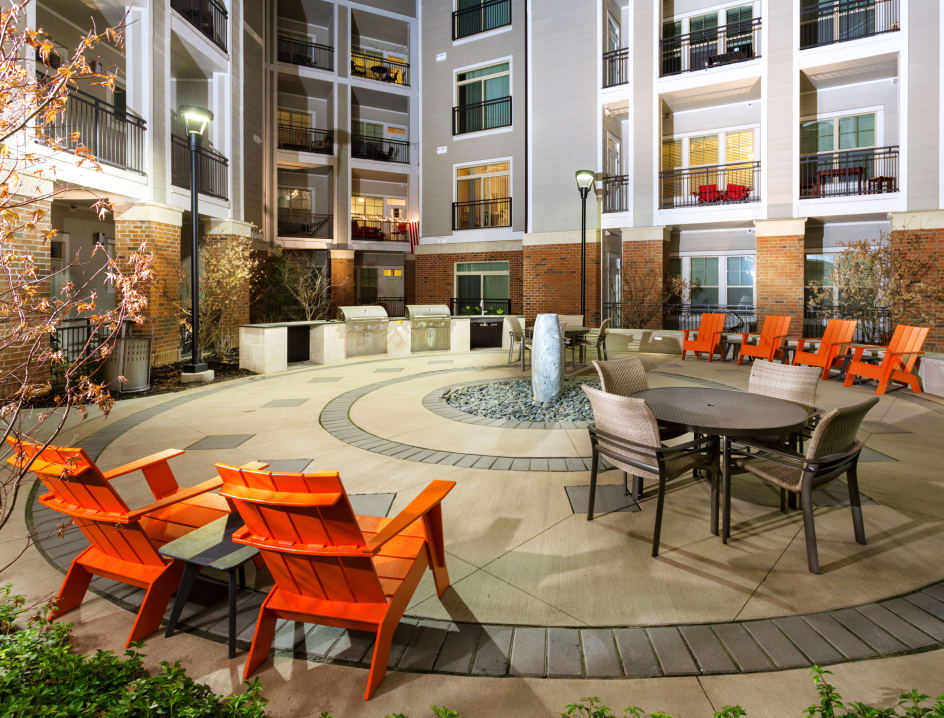 Courtyard at Twilight at Acklen West End luxury apartment homes in Nashville, TN