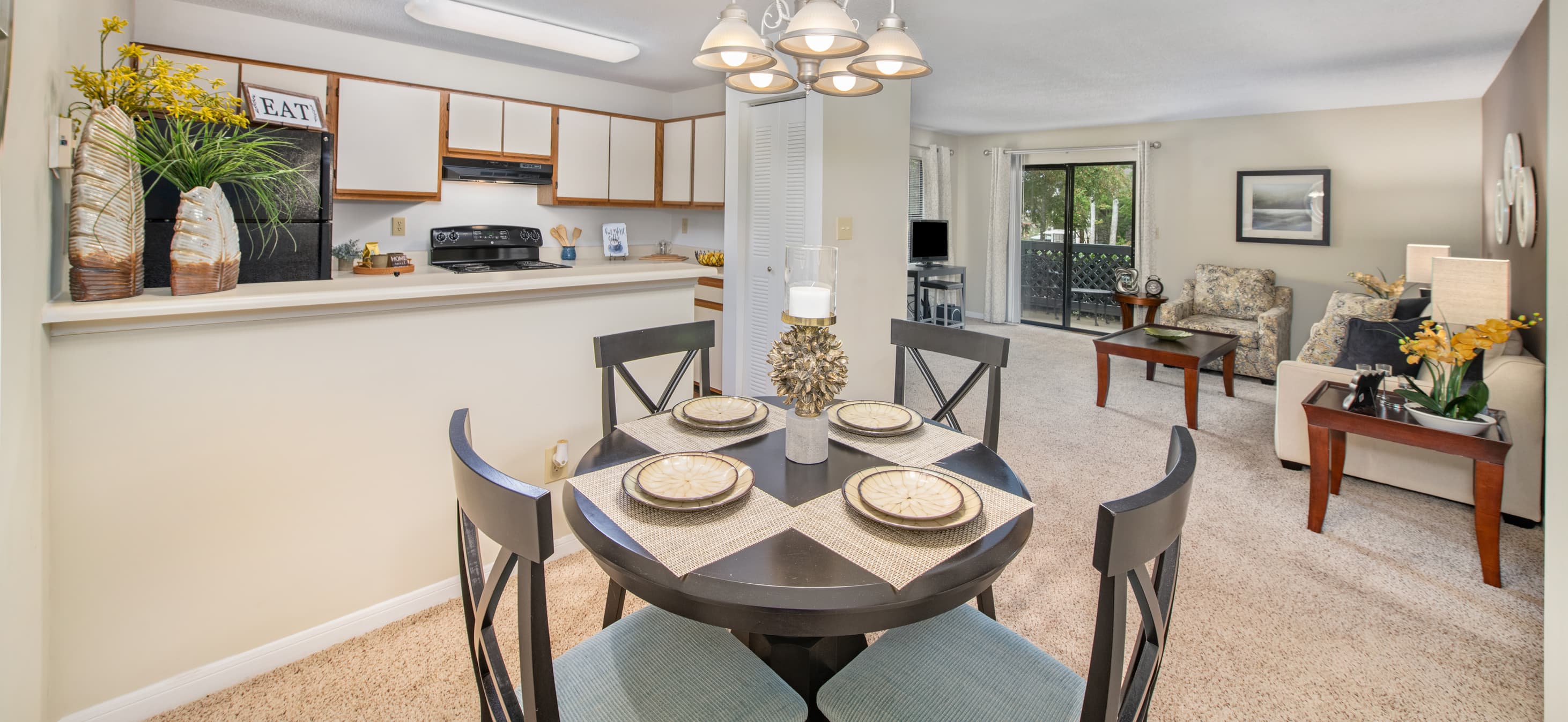 Dining Room at MAA Edgewater in Huntsville, AL