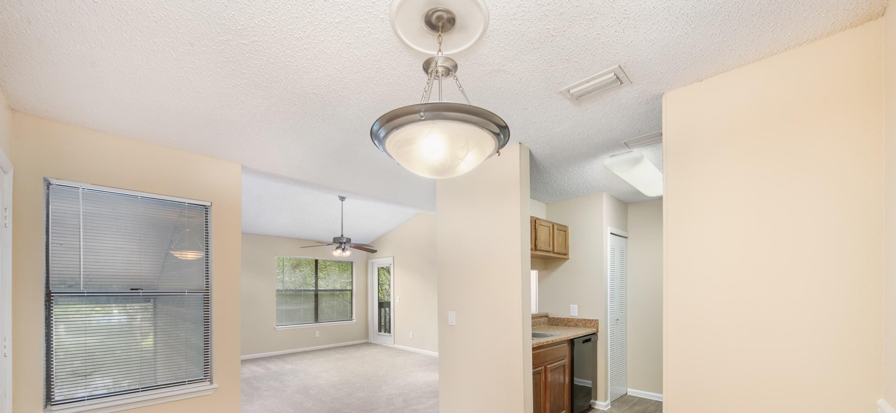 Dining at Coopers Hawk luxury apartment homes in Jacksonville, FL