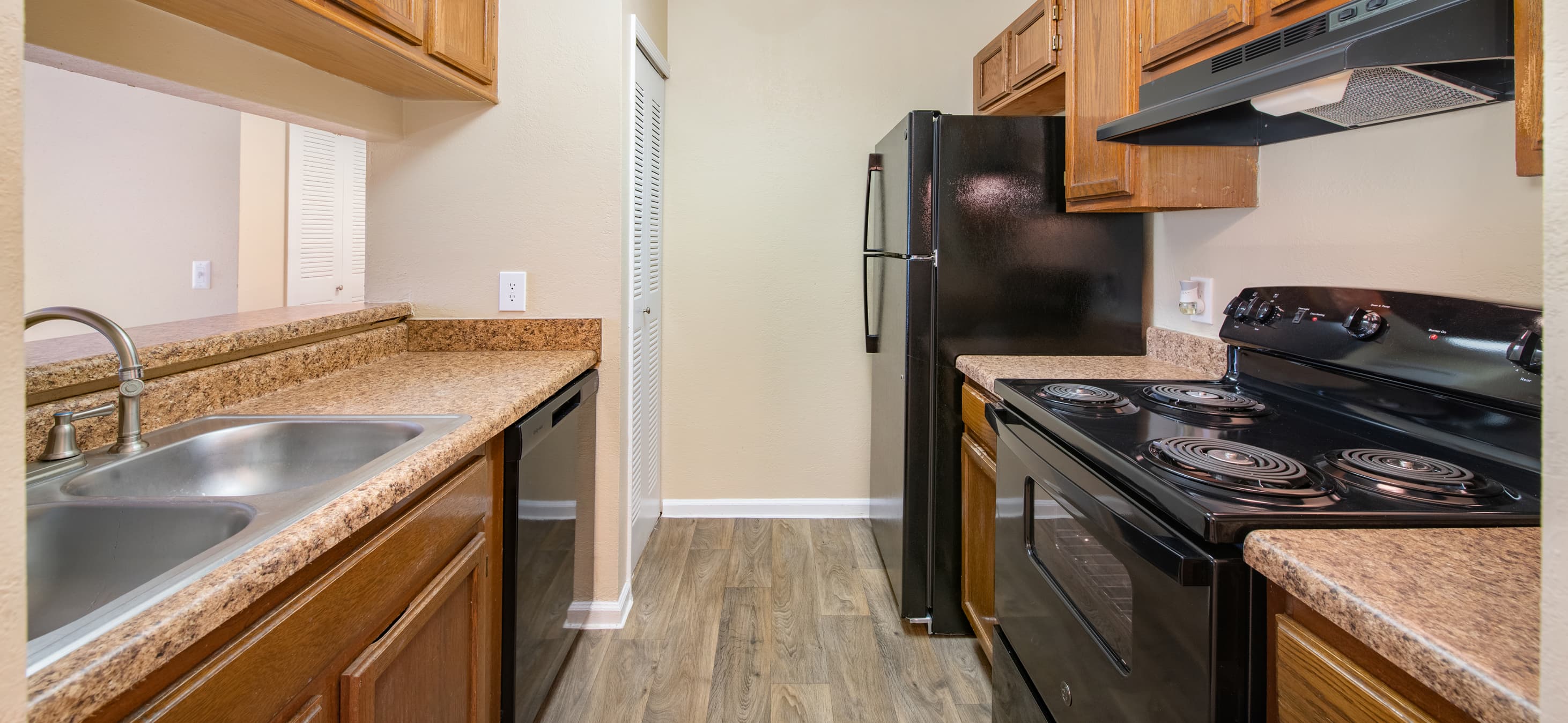 Kitchen at Coopers Hawk luxury apartment homes in Jacksonville, FL