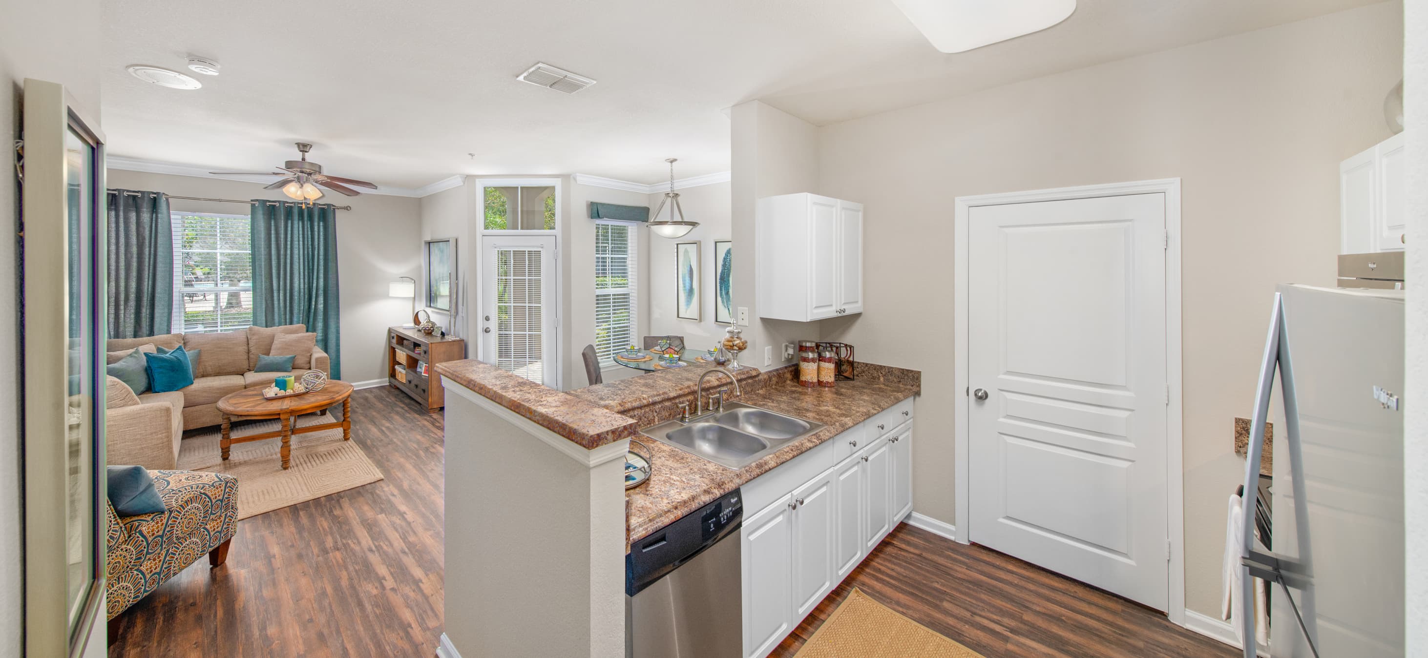 Kitchen and Dining at MAA Fleming Island in Jacksonville, FL