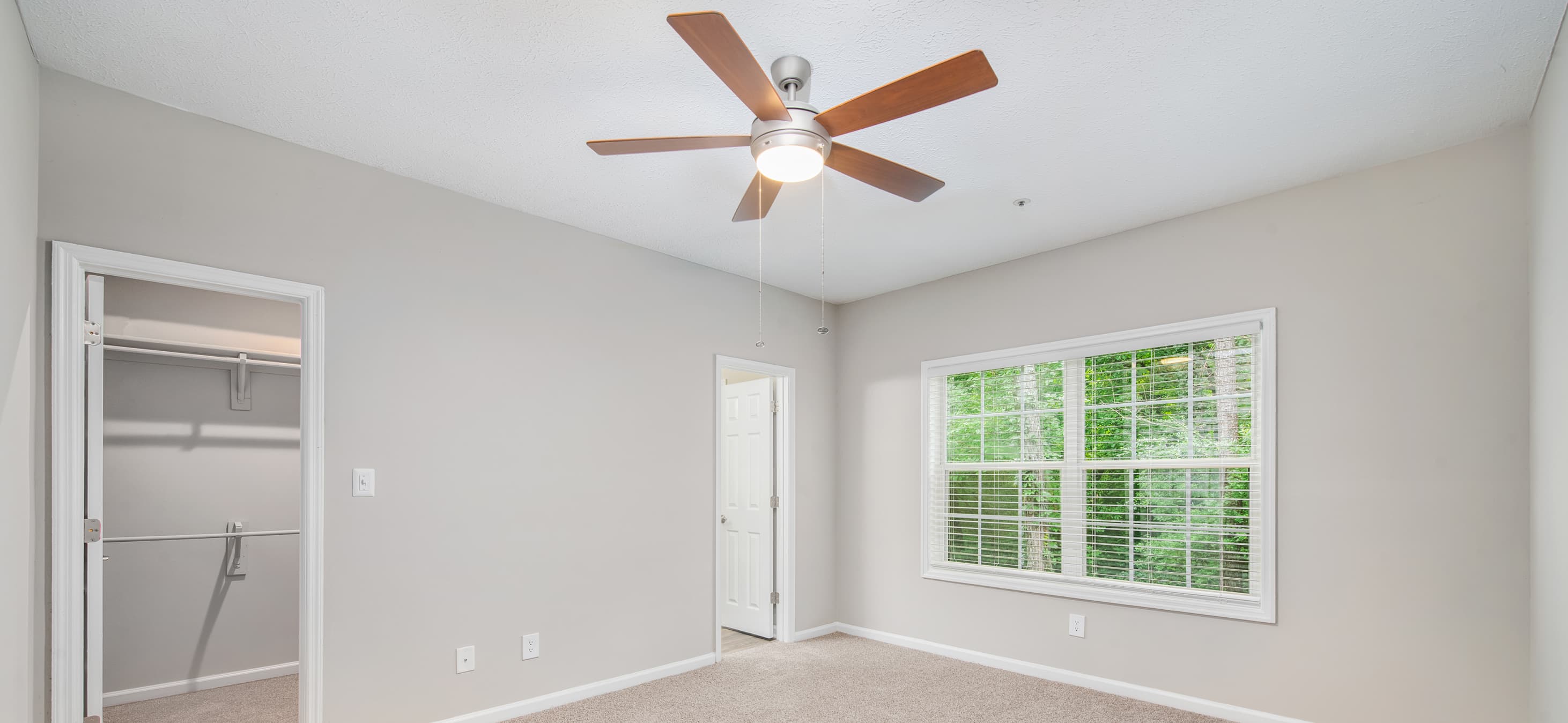 Bedroom at MAA Brookhaven in Atlanta, GA