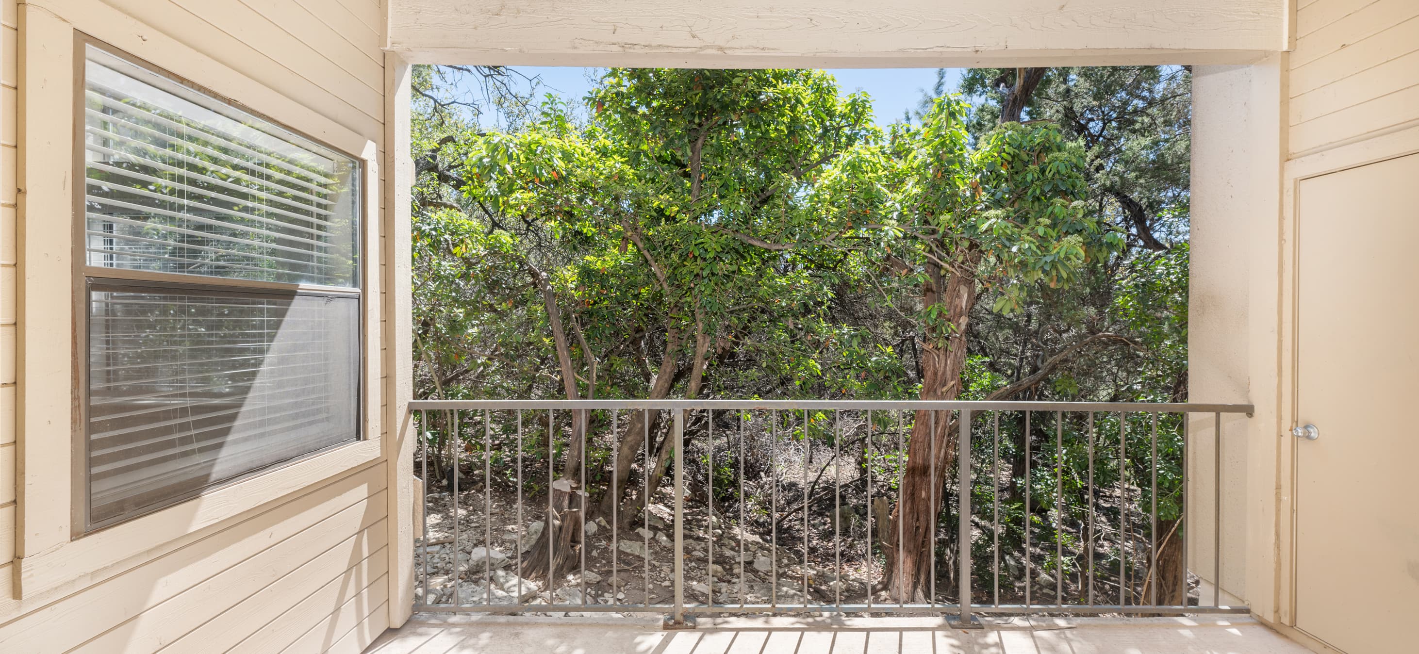 Patio at MAA Park Mesa luxury apartment homes in Austin, TX