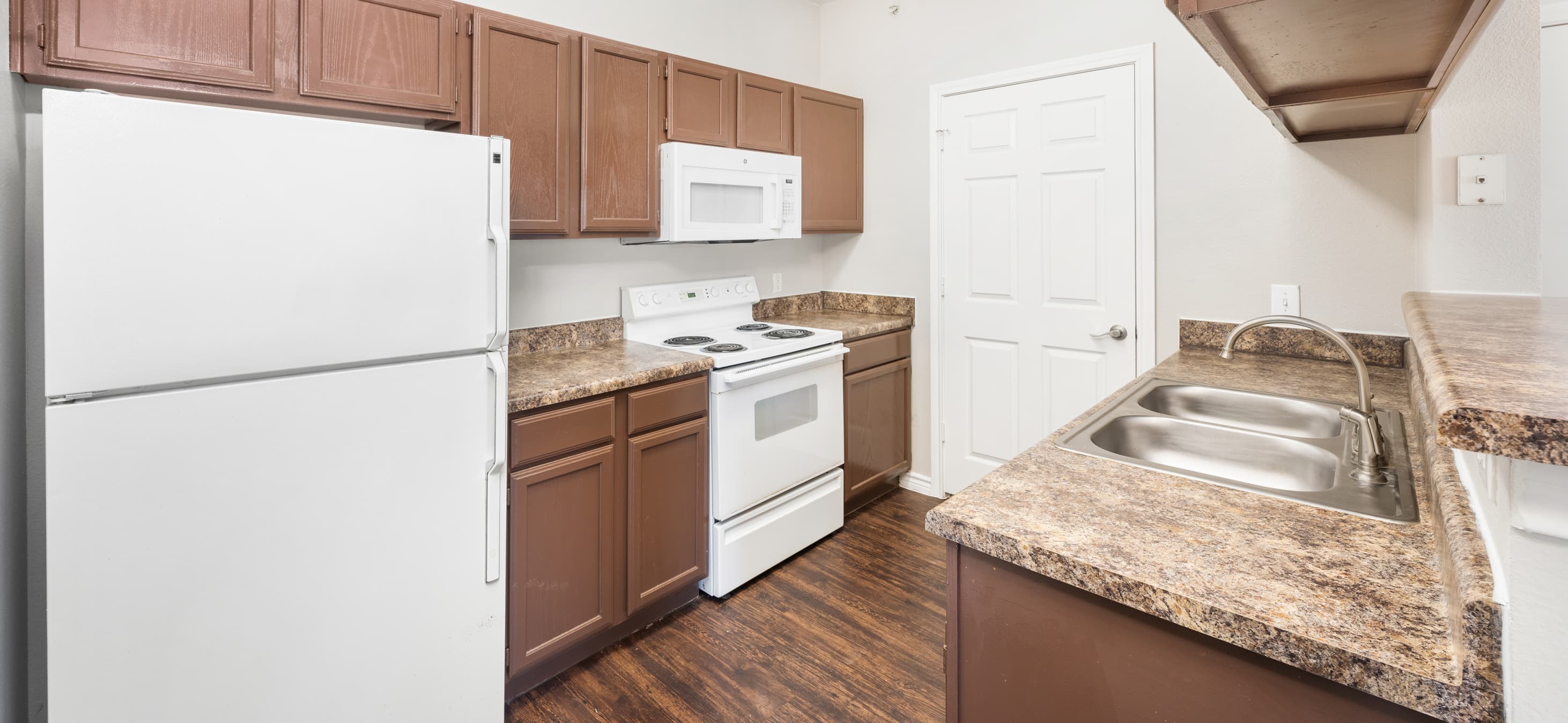 Kitchen at MAA Sierra Vista luxury apartment homes in Round Rock, TX