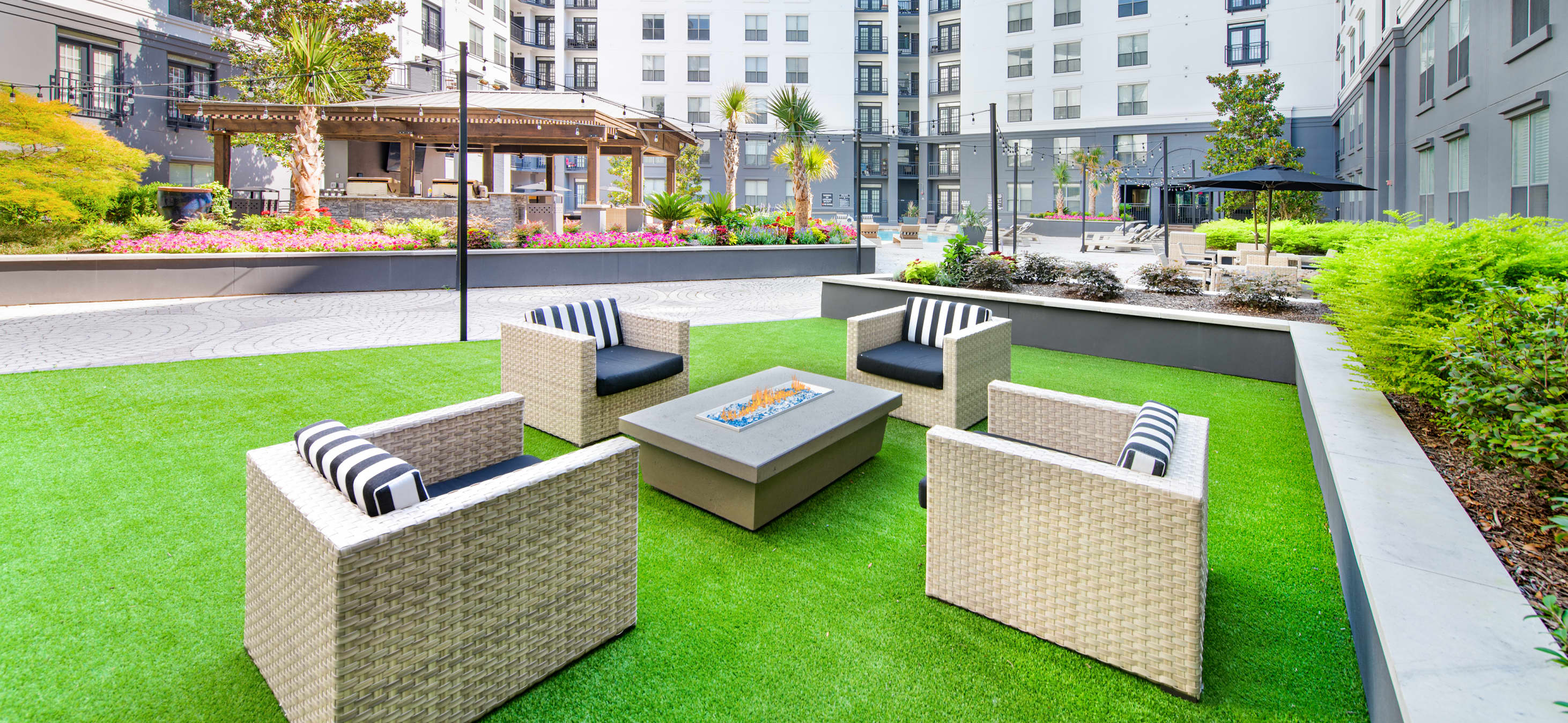 Courtyard at MAA Worthington luxury apartment homes in Dallas, TX