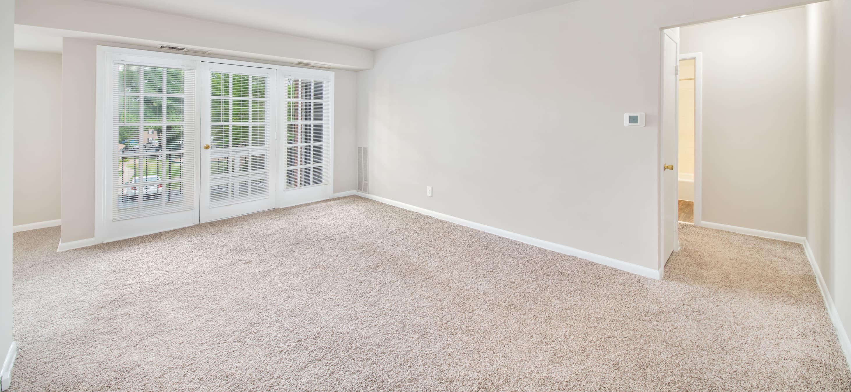 Unfurnished Living Room at MAA Greenbrier in Fredericksburg, VA