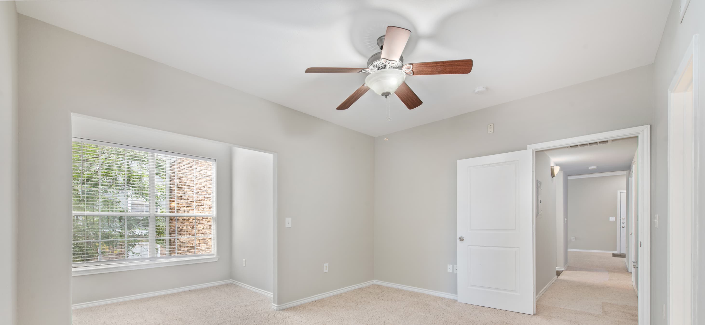 Bedroom at MAA Hunton Park in Richmond, VA