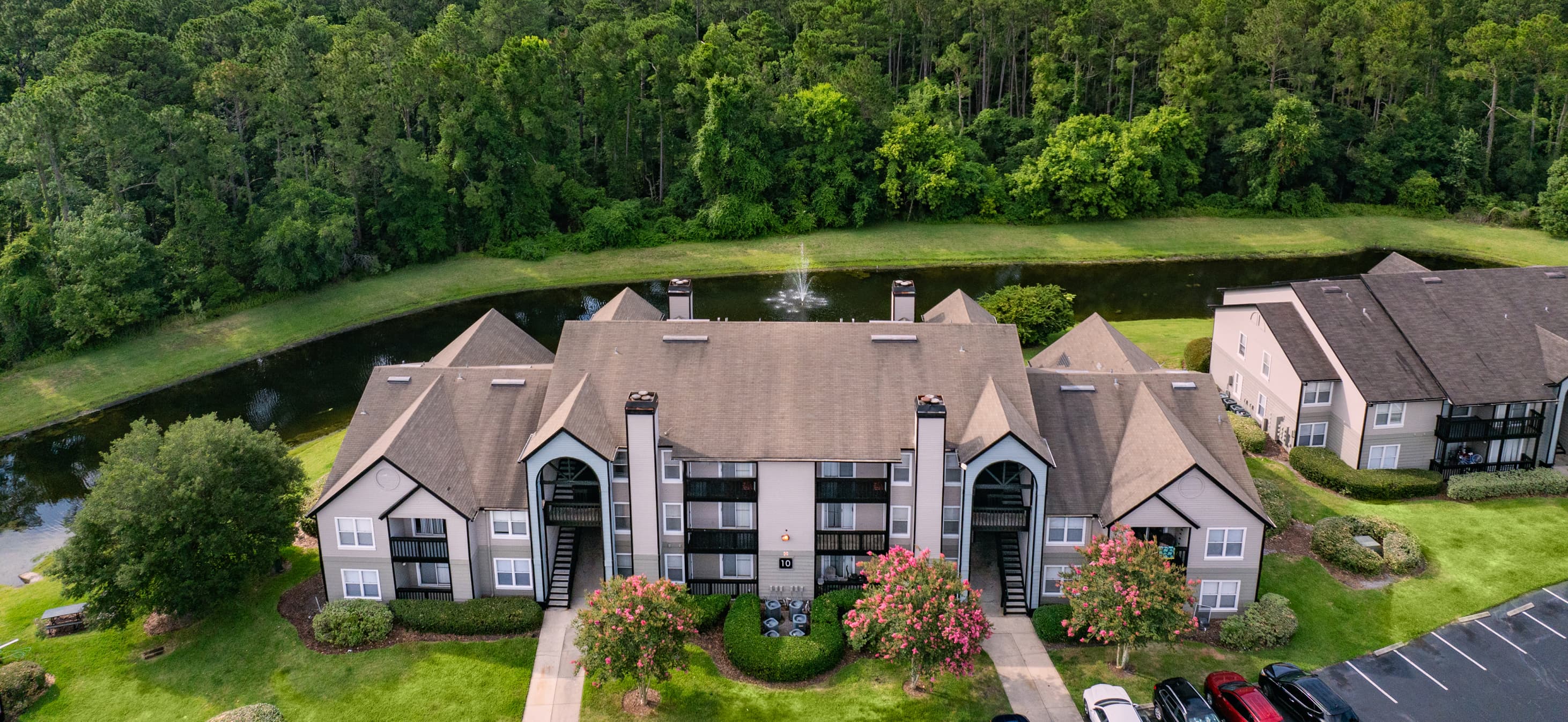 Building at MAA Deerwood luxury apartment homes in Jacksonville, FL