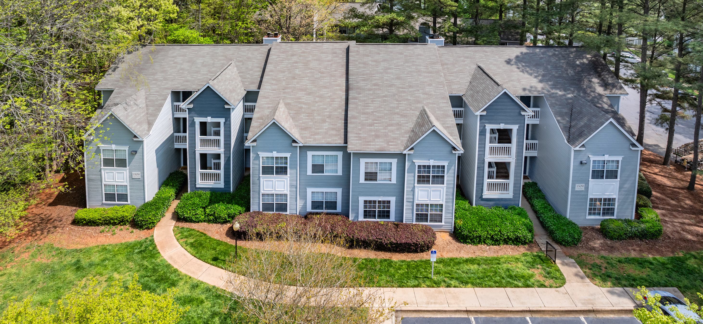 Building at MAA Fifty-One luxury apartment homes in Matthews, NC