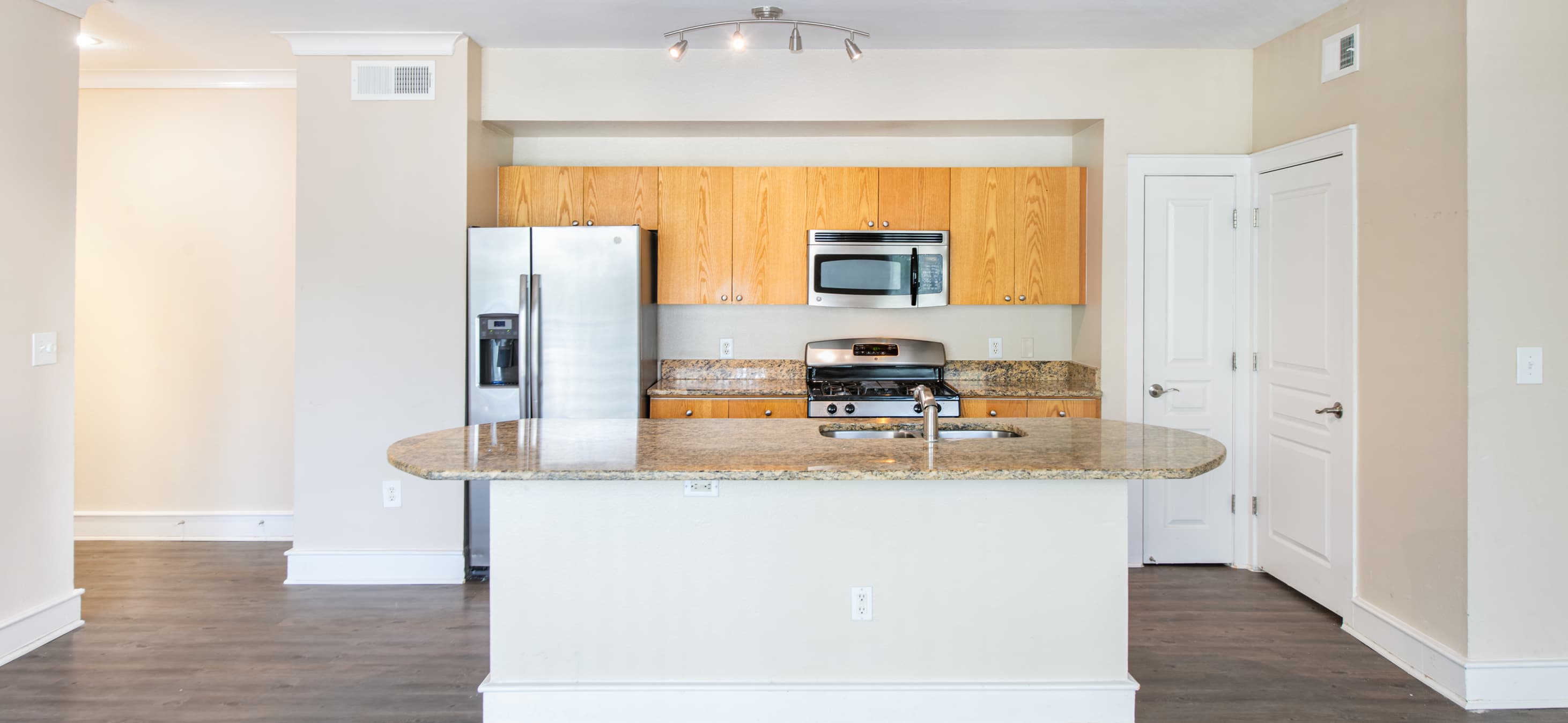 Kitchen at MAA Abbey luxury apartment homes in Dallas, TX