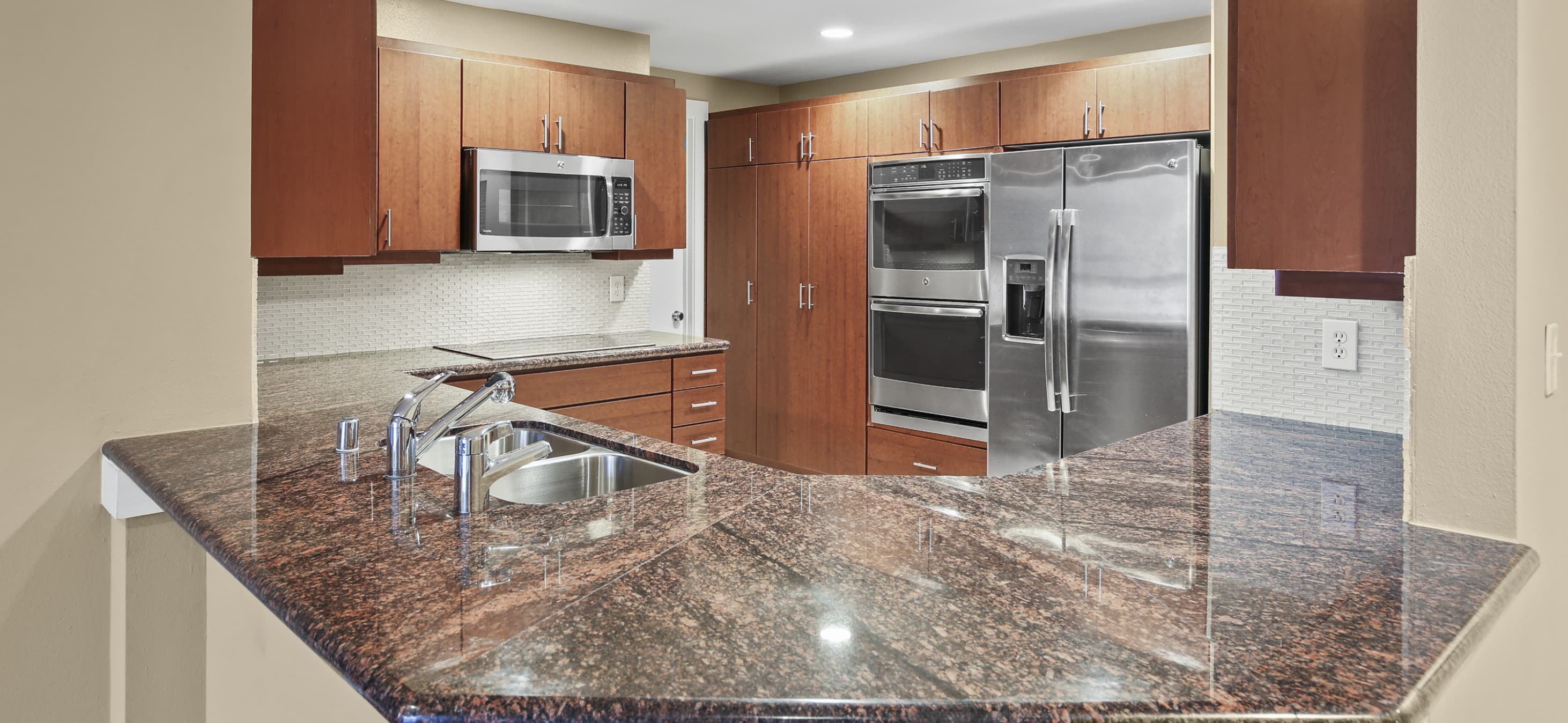 Kitchen at MAA Gallery luxury apartment homes in Dallas, TX