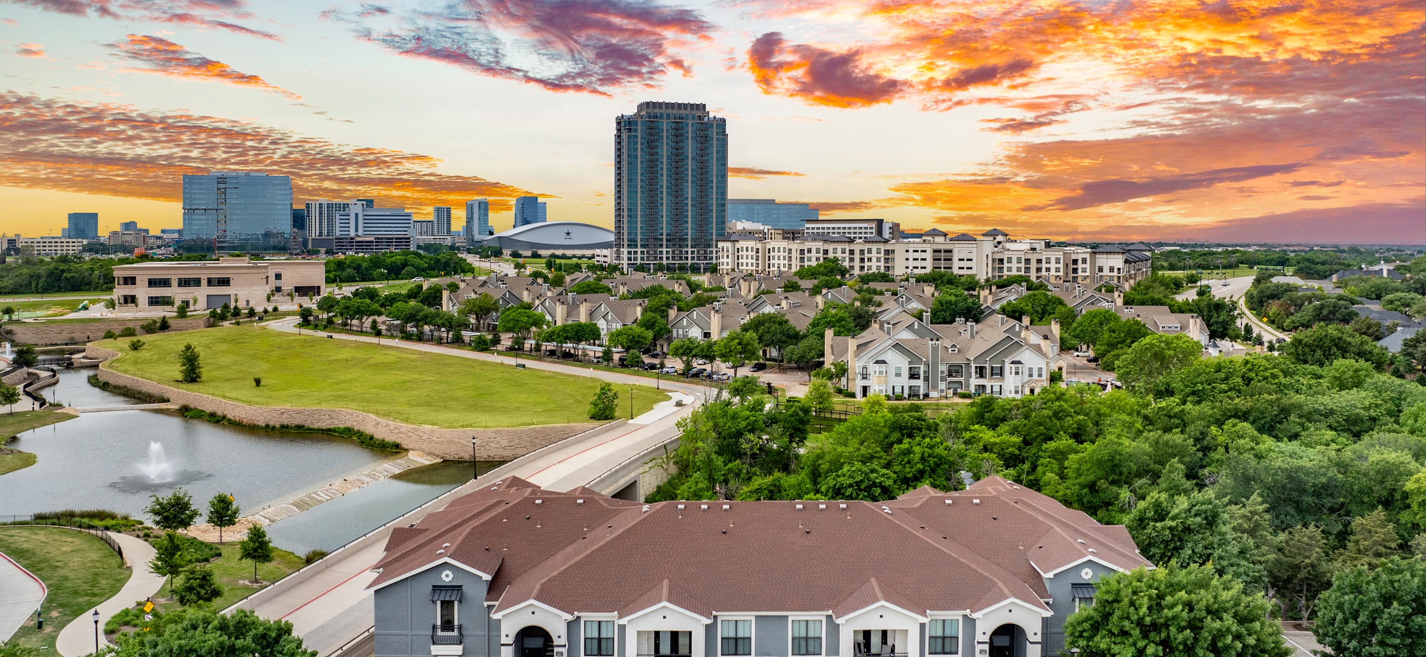 Building at MAA Starwood luxury apartment homes in Frisco, TX