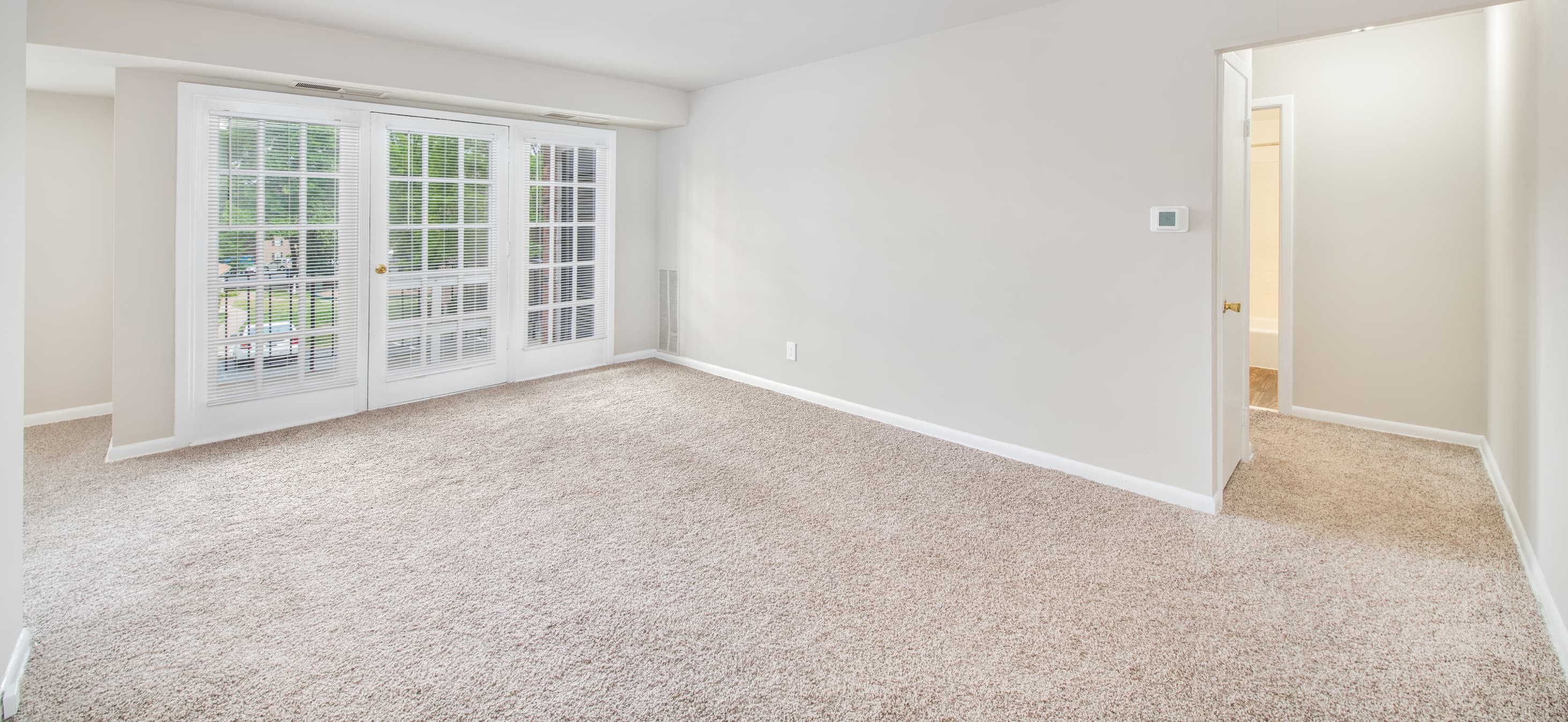 Unfurnished Living Room at MAA Greenbrier in Fredericksburg, VA