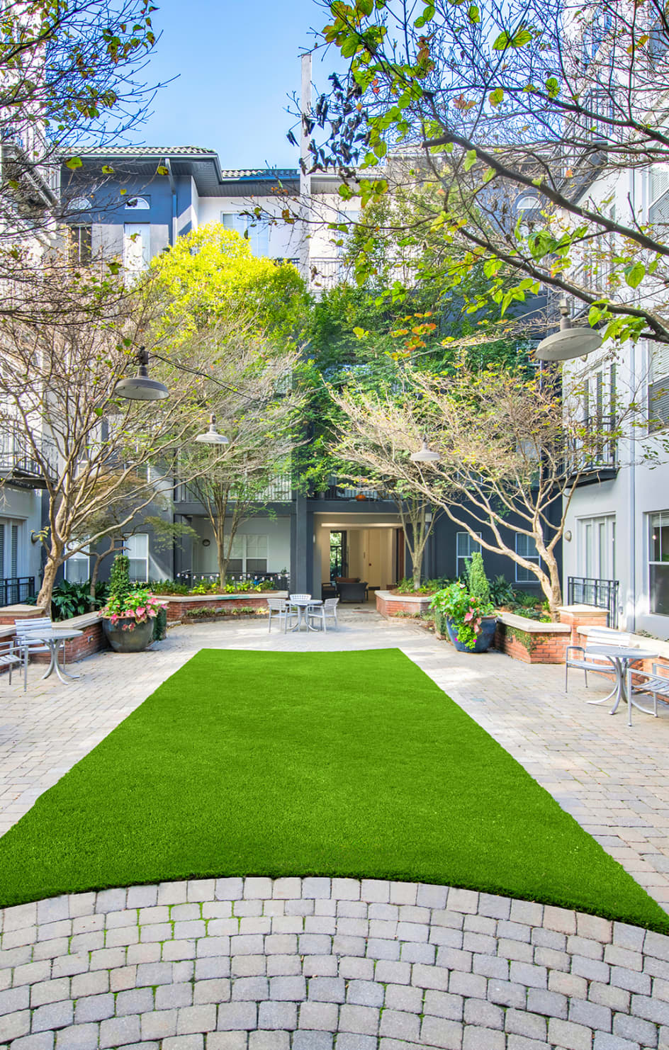 Exterior Courtyard at MAA Piedmont Park in Atlanta, GA