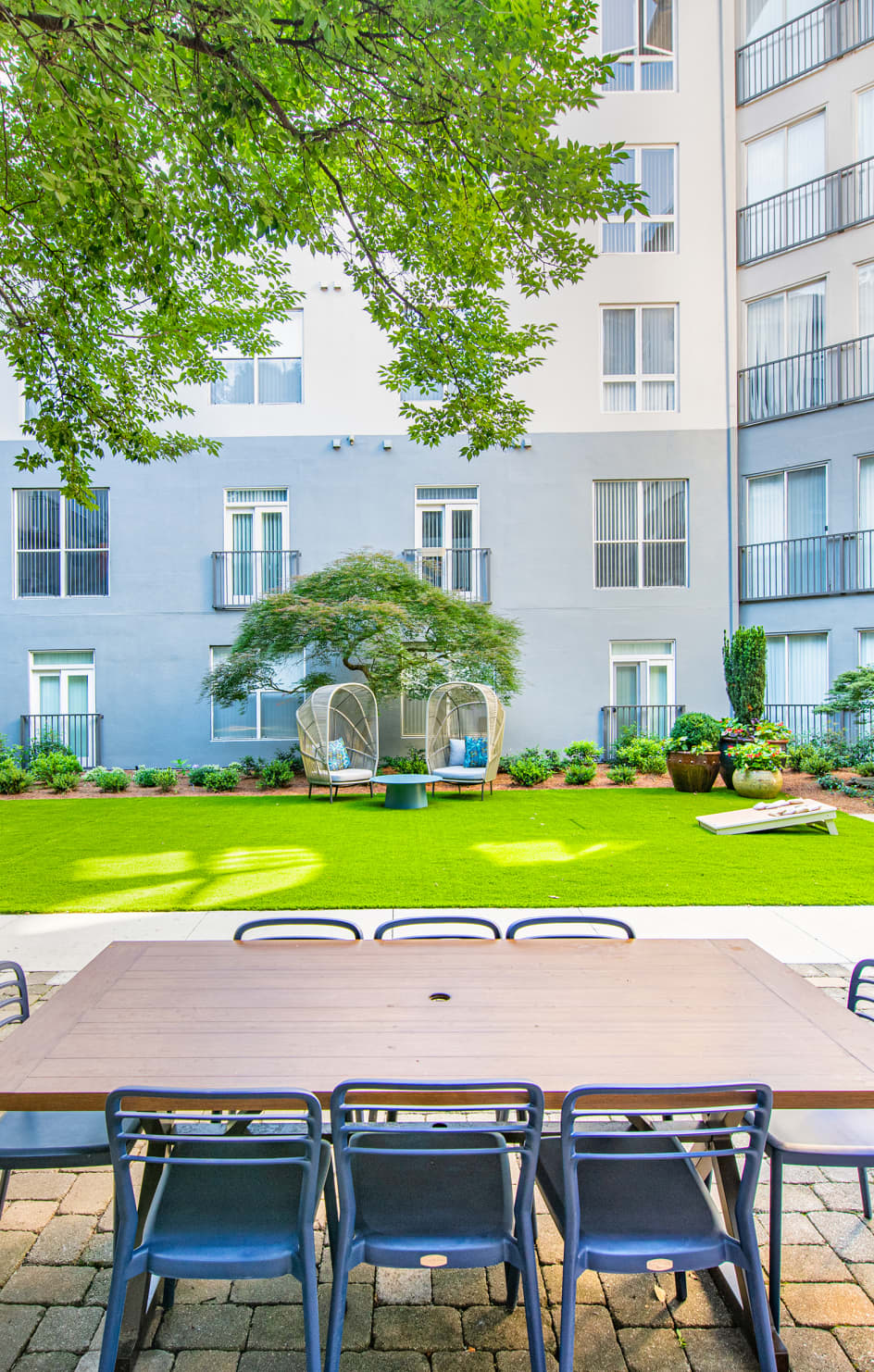 Picnic area at MAA Stratford luxury apartment homes in Atlanta, GA