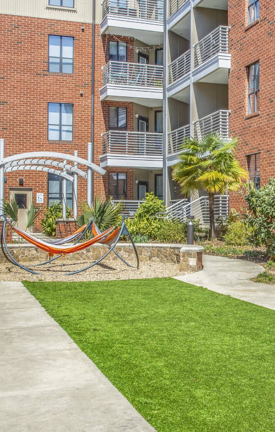 Courtyard at MAA South Line luxury apartment homes in Charlotte, NC