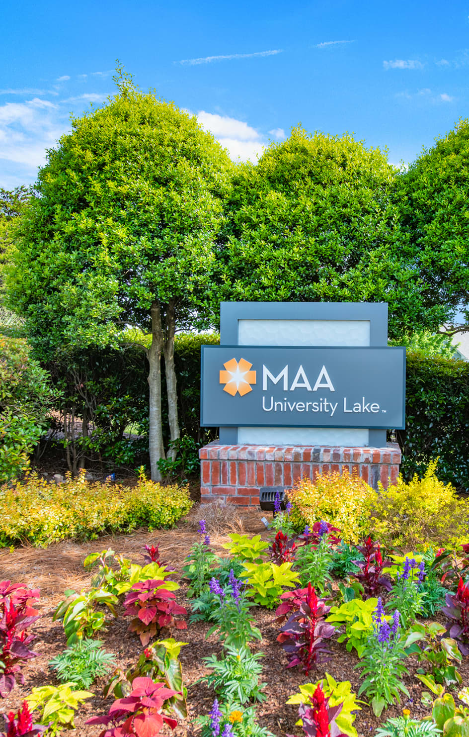 Signage at MAA University Lake at University luxury apartment homes in Charlotte, NC