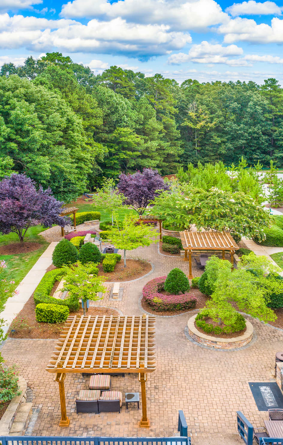 Outdoor seating at MAA Hermitage luxury apartment homes in Raleigh-Cary, NC