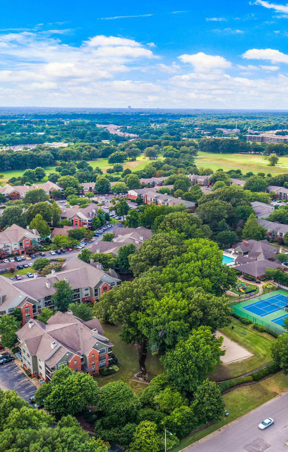 Grounds at Lincoln on the Green luxury apartment homes in Memphis, TN